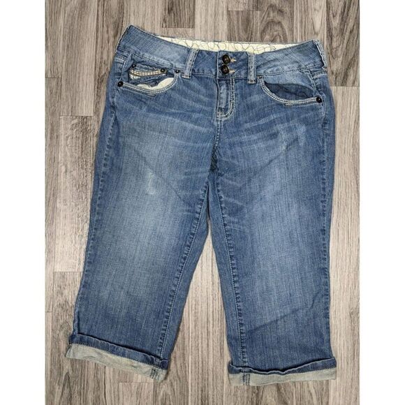(3/$35) So Wear It Declare It Cuffed Distressed Embroidered Denim Capris - Picture 1 of 10